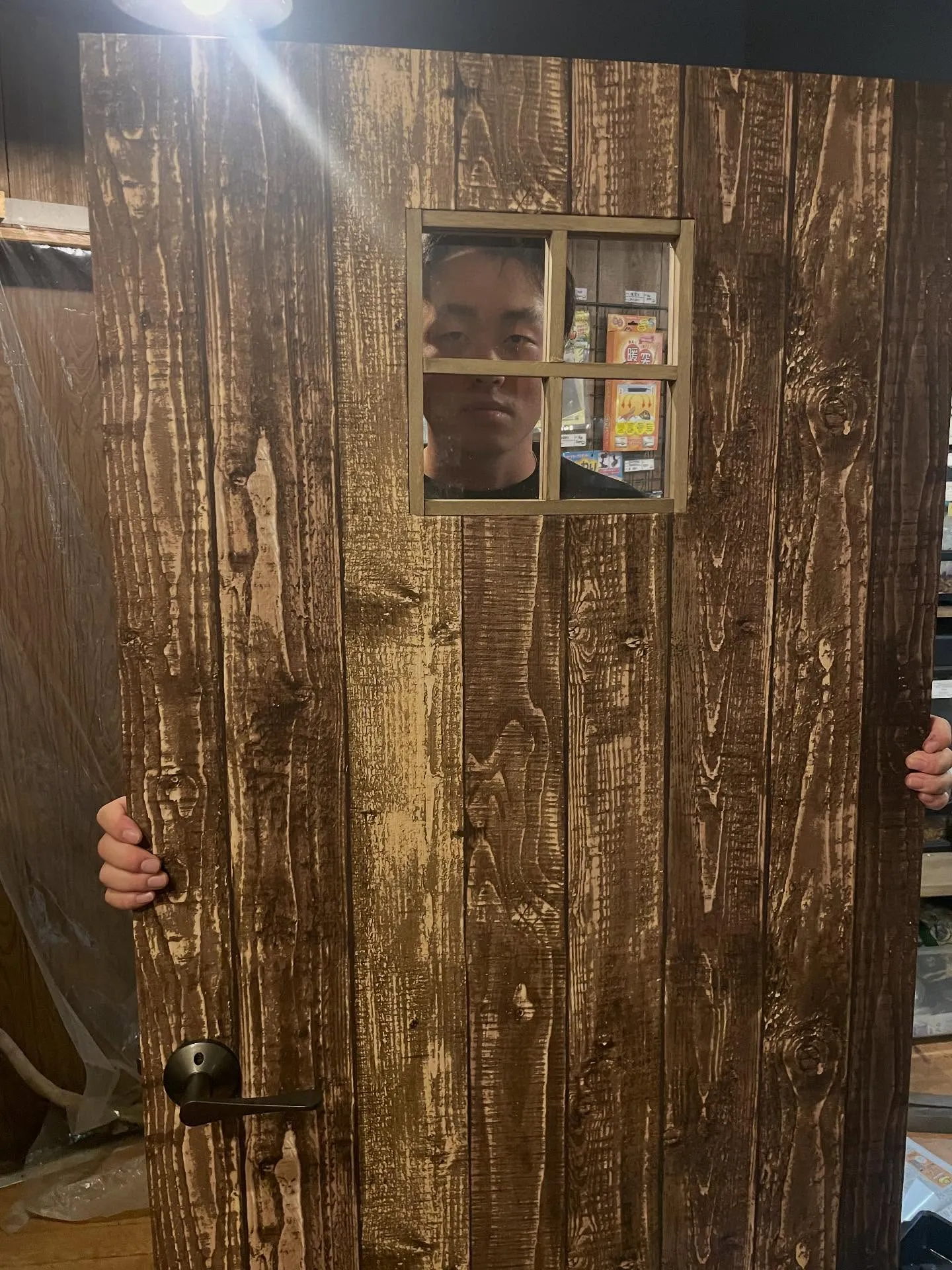 本日は店内2重扉計画の扉をDIYしてました🙌